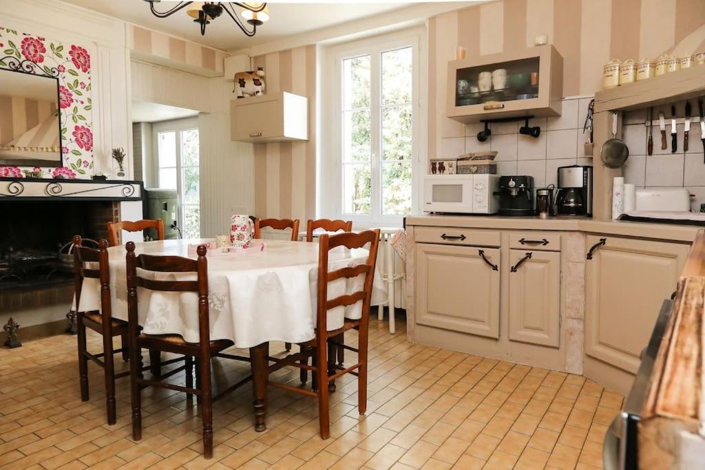 Charmante Maison Jardin A 100 Metres Du Clos Luce 阿姆博斯 外观 照片